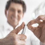 Dr. Paul Nassadowski, renommierter Zahnarzt und Kieferchirurg in Hannover, behandelt Patienten aus ganz Europa