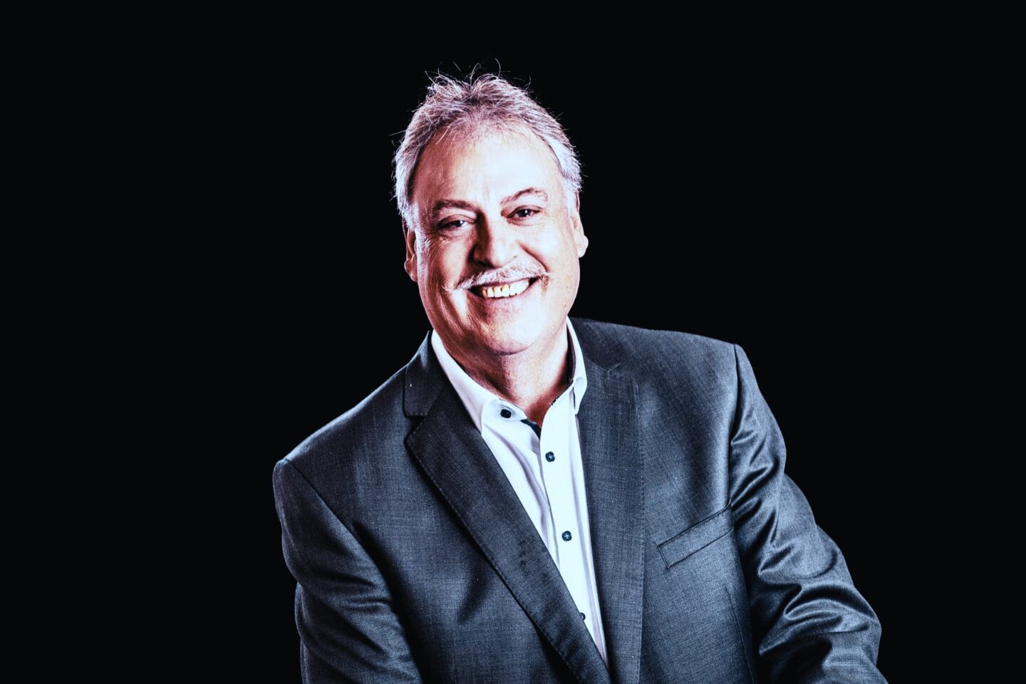 Dietmar Scheffel beim Netzwerkbau und der Gründung von Gesellschaften in verschiedenen europäischen Ländern