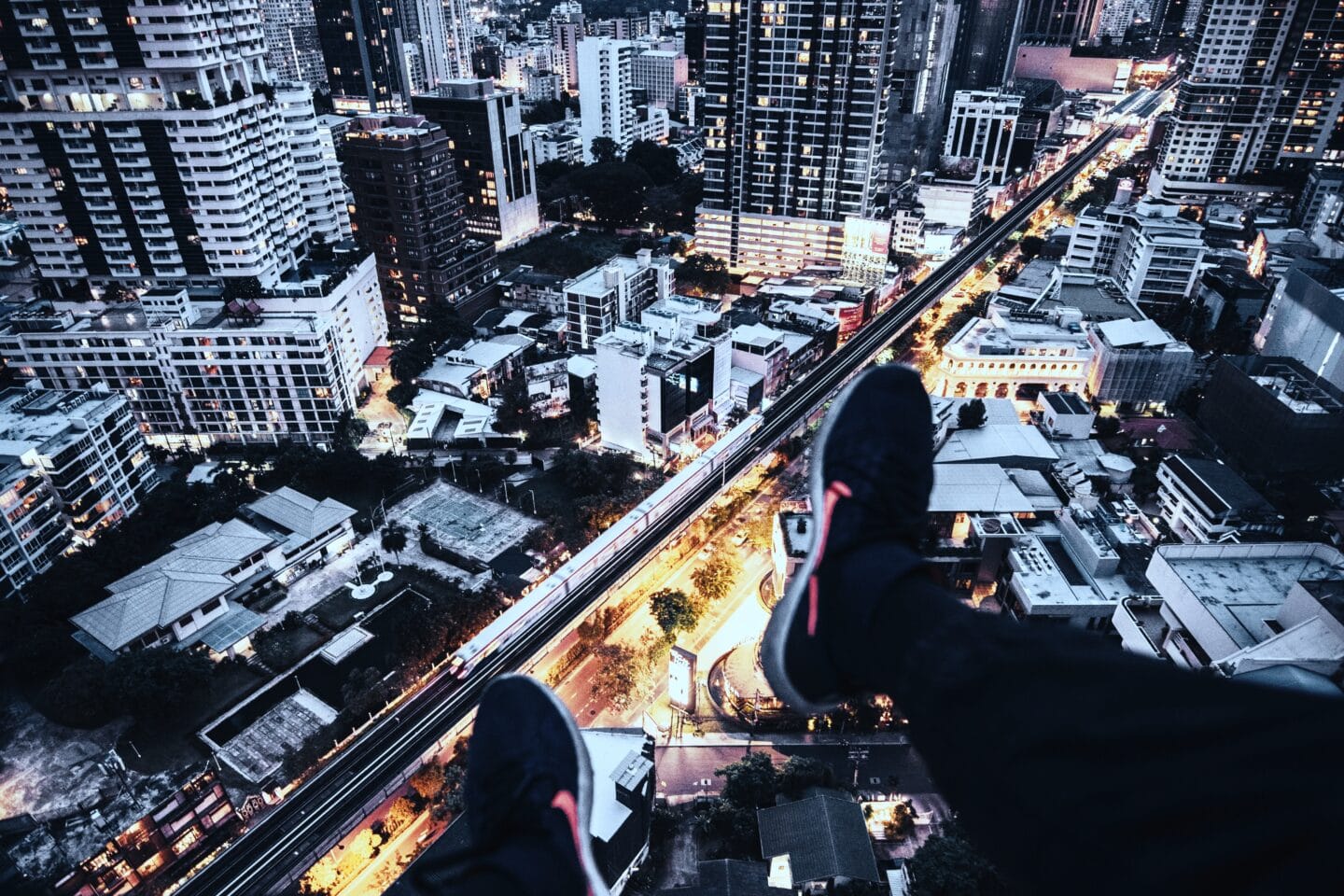 Filmset des Projekts 'Mut' mit neuem Produktionsteam und überarbeiteter Ausrichtung, bereit für den Neustart