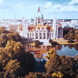 cocamo 5 Christian Mondrowski, Immobilienexperte für Verkauf und Bewertung in Hannover, in professioneller Pose