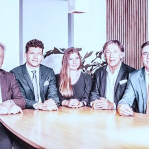 Anwälte und Notare in Hannover beraten zu Immobilien und anderen Rechtsgebieten in modernem Büro