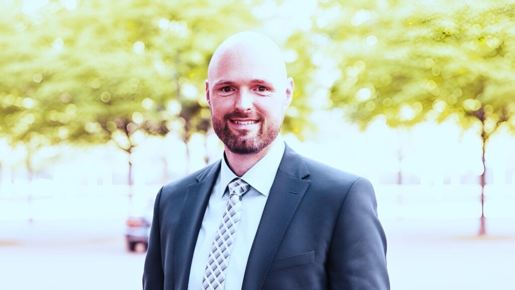 Alexander Hofmann, erfahrener Immobilienmakler für Hannover, berät Kunden bei Immobiliengeschäften