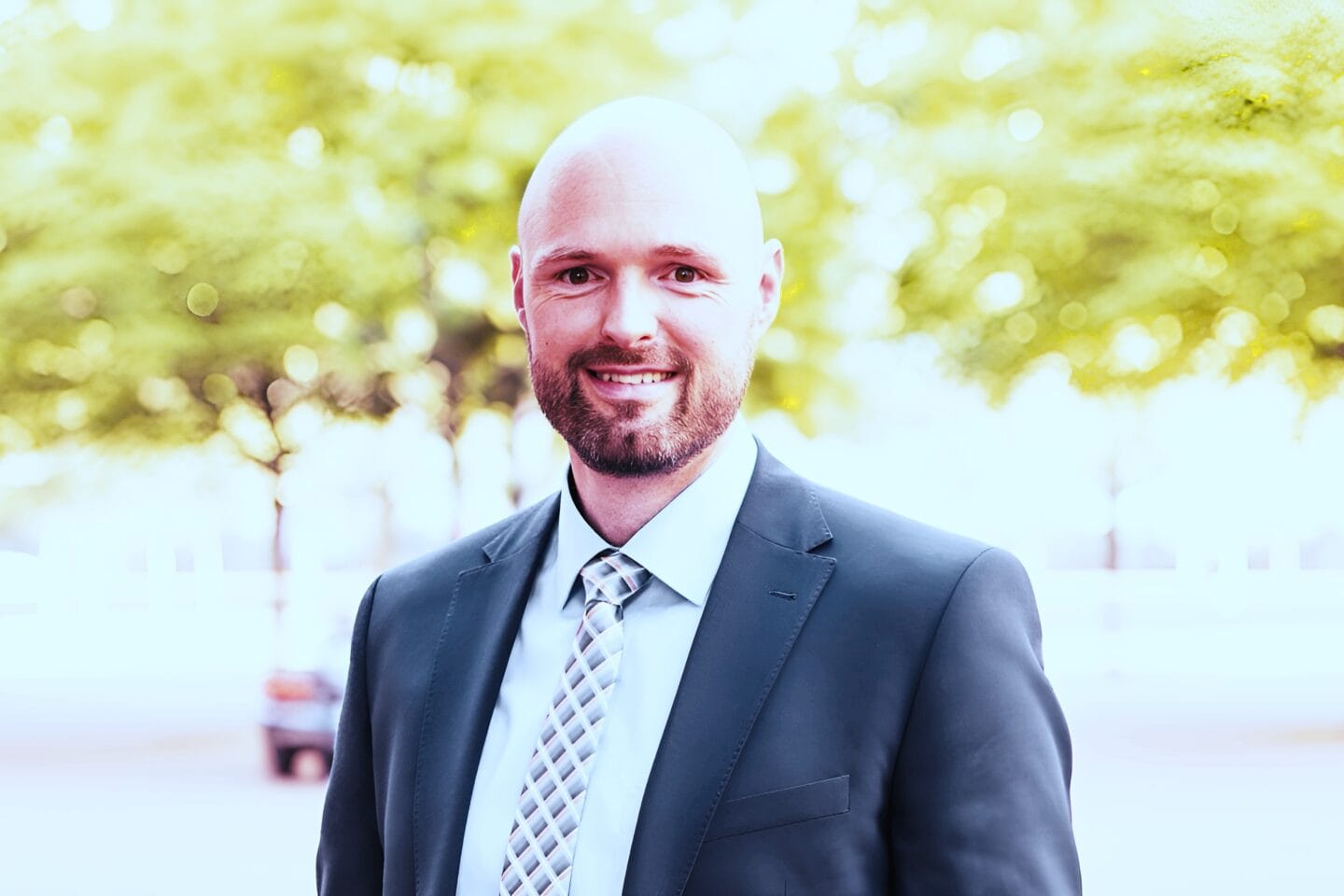 Alexander Hofmann, erfahrener Immobilienmakler für Hannover, berät Kunden bei Immobiliengeschäften