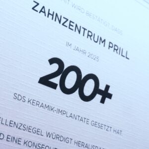 Urkunde 2000+ SDS Keramik-Implantate vom Zahnzentrum Prill – Qualitätssiegel für Zahnarzt Hannover